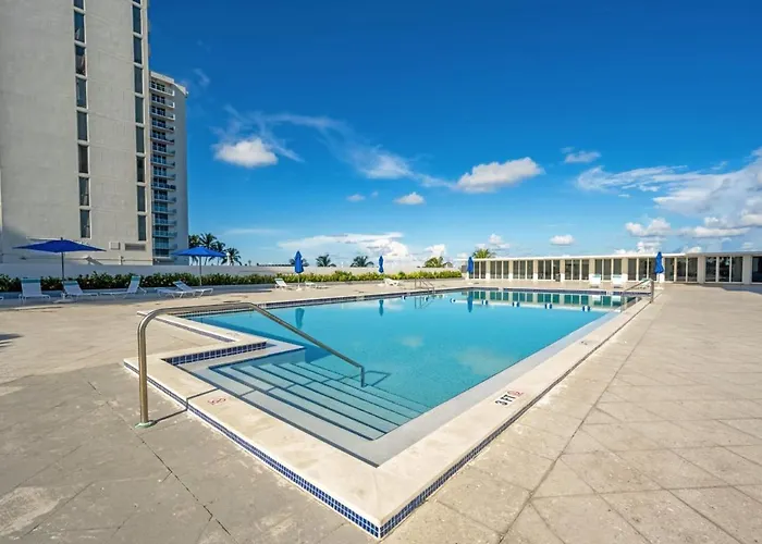 Pavilion Beach Front Apartment With Balcony